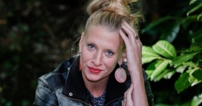 Isabelle liest Geschichten